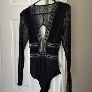 Lace v-neck, long sleeve, open back bodysuit